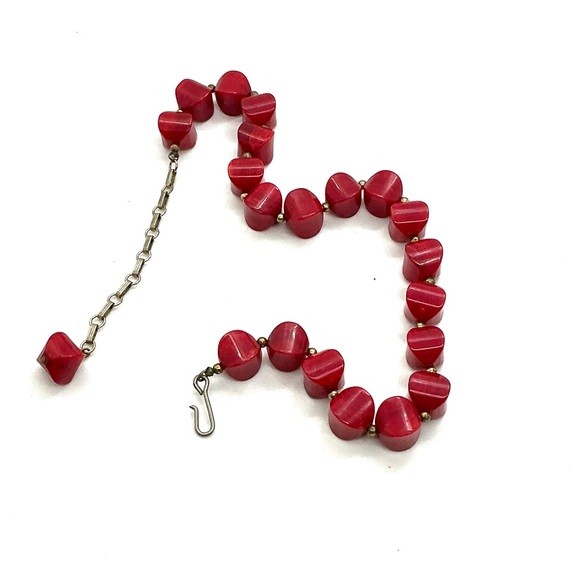 Stunning Cherry Red Swirl Bakelite Necklace - Picture 10 of 10